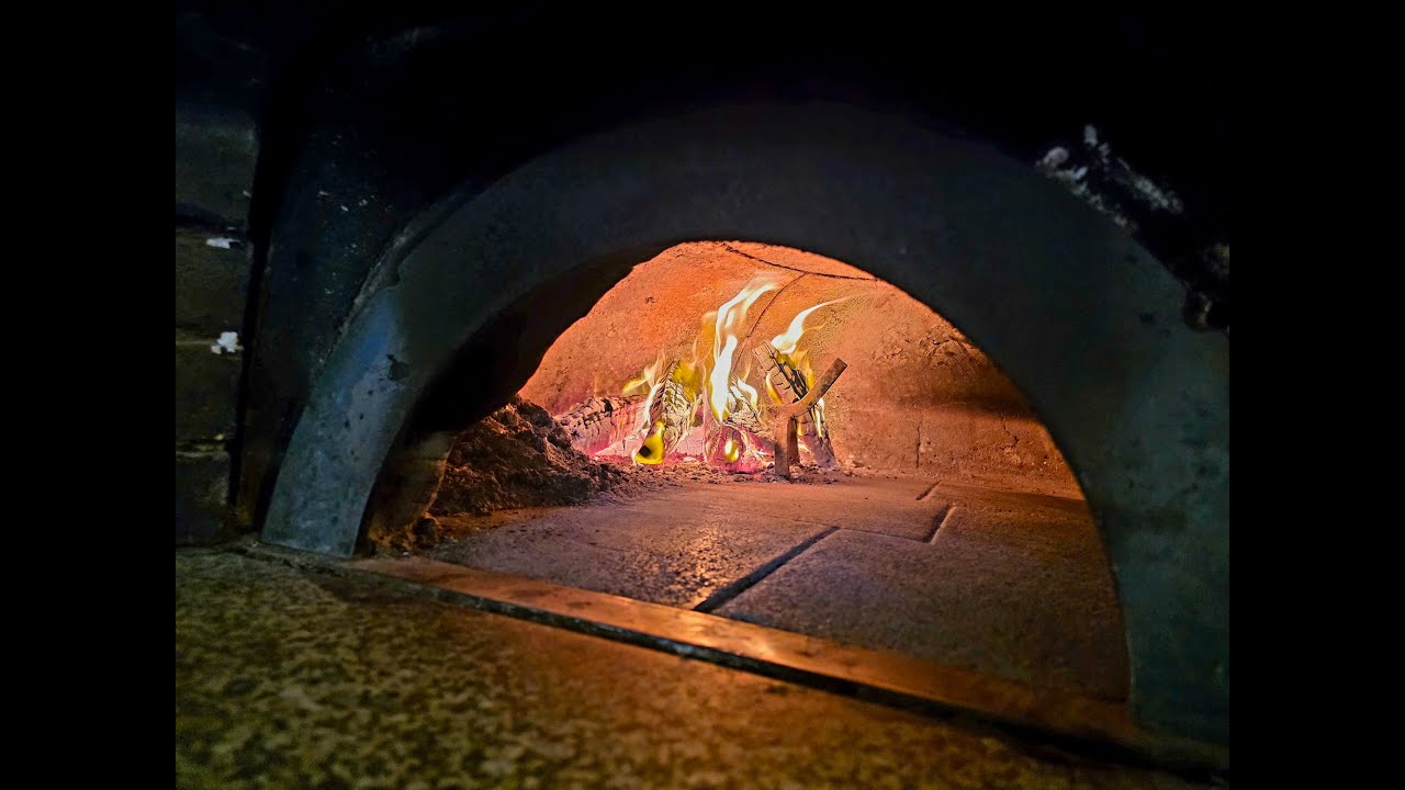 A.V.P.N. szerint hogy kell kinéznie egy Margherita pizzának?!! Elefantos Pizzéria és Étterem Pécs!