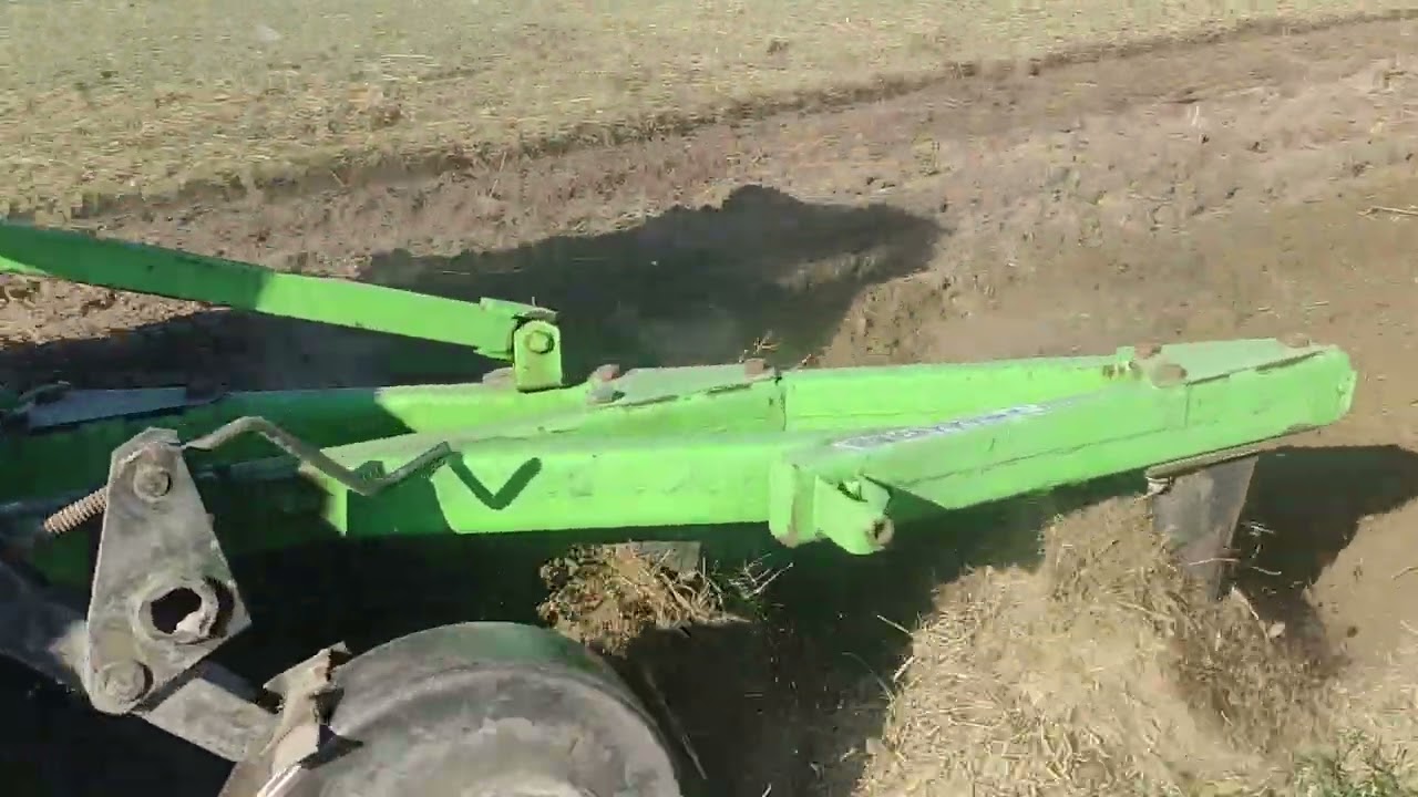 Оранка 2024!Трактор ЮМЗ-6л! Плуги фірми польської бомет розмір 3-35!