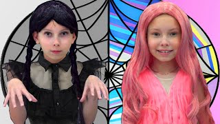 Alice y Wednesday una chica nueva en la ESCUELA - Pink vs. Black Challenge