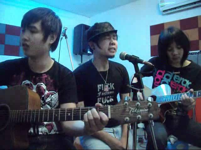 Watch ผิดที่ใจยังรักเธอ - bambooforest ( Acoustic ) on YouTube