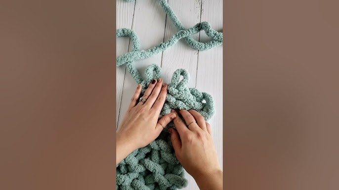 HOW to FINGER KNIT a LOOP YARN SCARF using Loop Yarns by Naztazia 