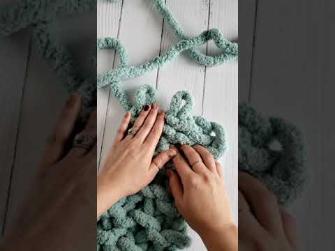 Finger Knitting a Scarf Tutorial