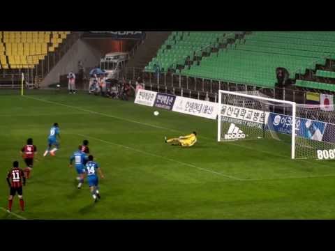 2012-hyundai-oilbank-k-league-postponed-8th-round-ulsan-hyundai-vs-fc-seoul-ulsan-goal2