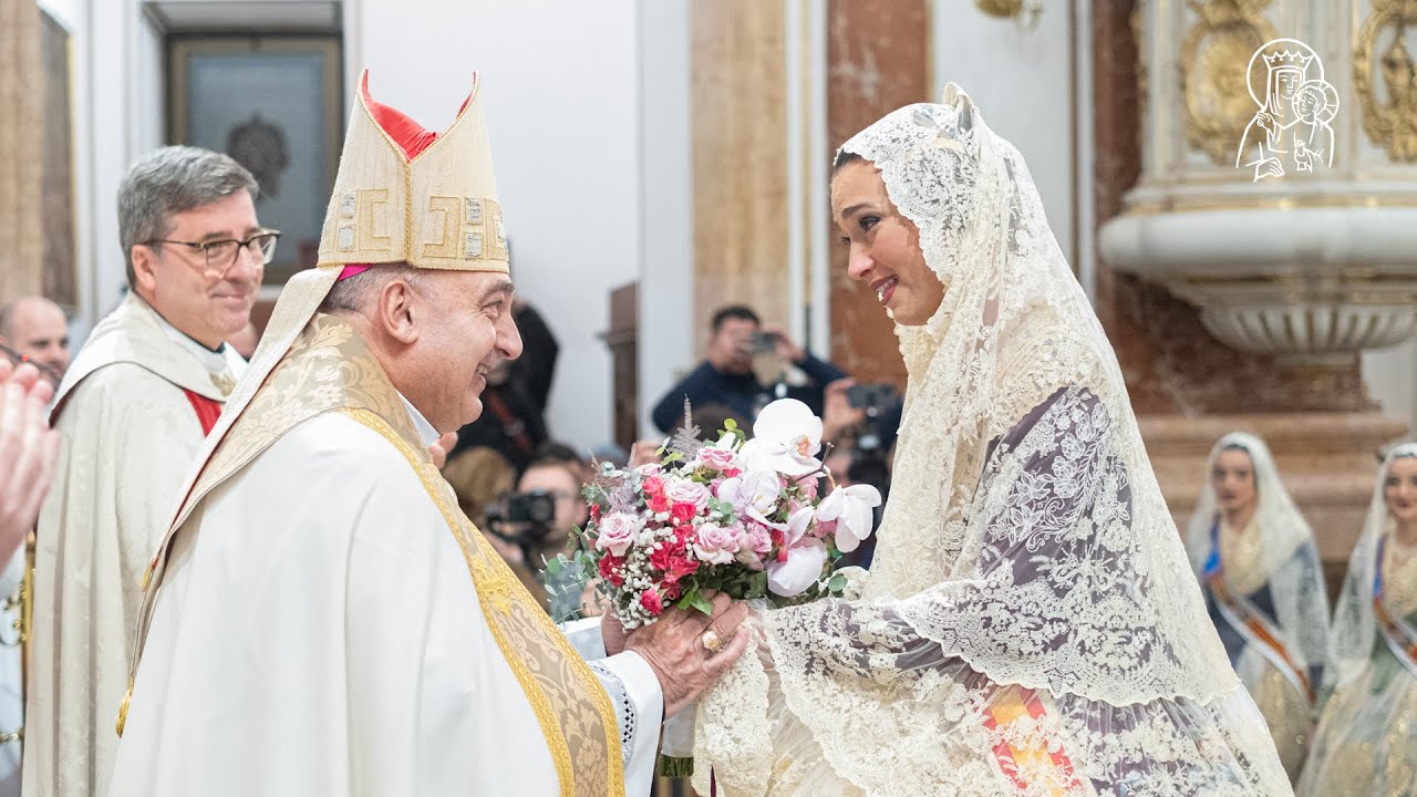 La Fallera Mayor de Valencia, recibida por el Arzobispo en la Basílica de la Virgen