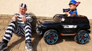 the man take amg jeep funny paw patrol ride on power wheel police jeep to catch a man