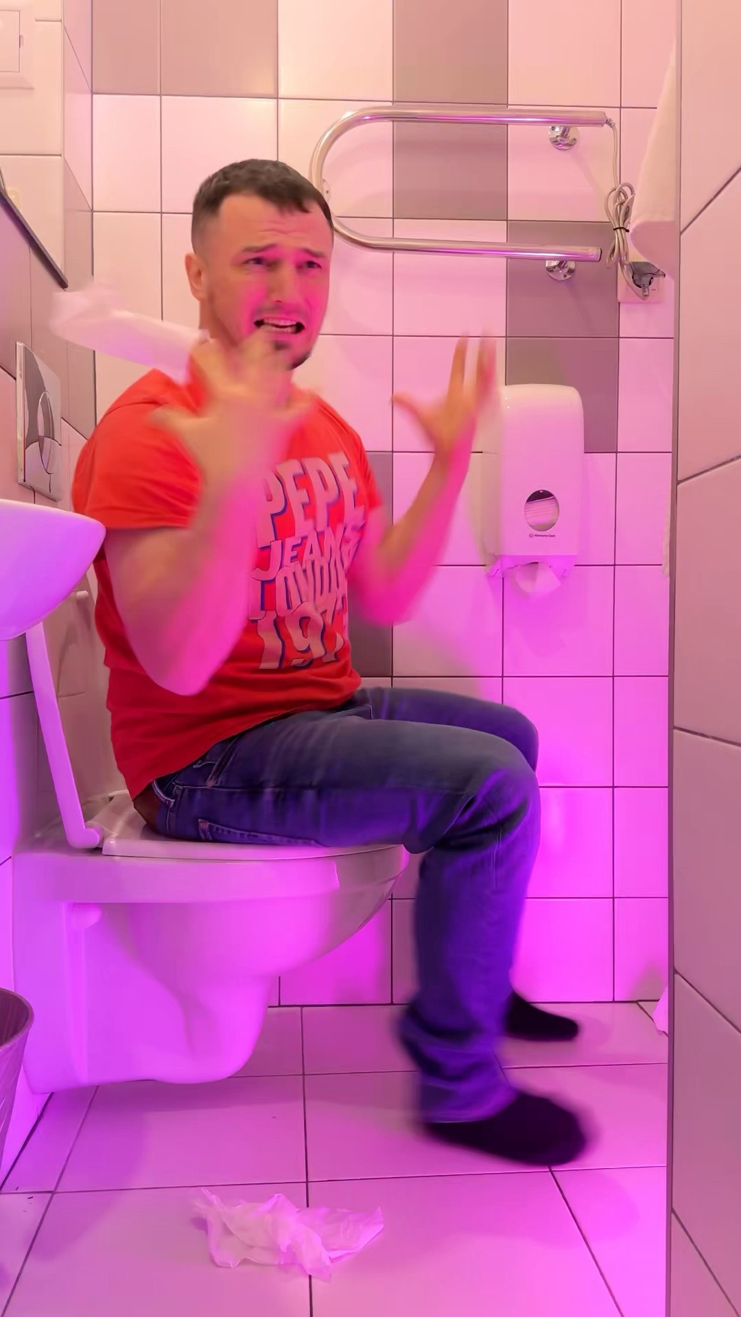TOILET ? PARTY ?????