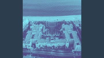 Pulsating Backdrops for Extended Vacations