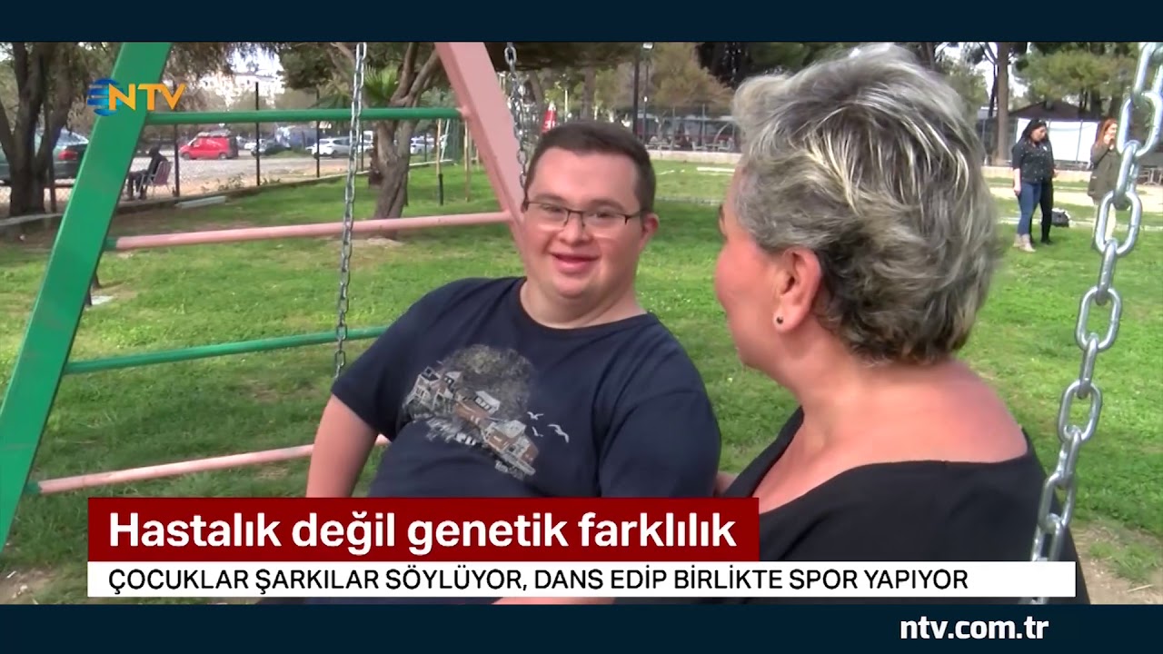 Down sendromlu Defne ve Murat, farkındalık günü için şarkı söyledi
