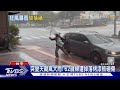 突變天颳風大雨! 62歲婦遭掉落烤漆板砸傷｜TVBS新聞 @TVBSNEWS01
