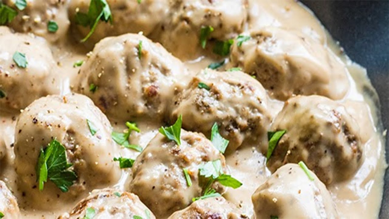 Délicieuses Boulettes Crémeuses à la Suédoises et Pommes de terre Rôties(Hasselback potatoes)