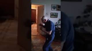 Тренировка 85-летнего мастер спорта СССР по боксу. Training of an 85-year-old boxer from the USSR.