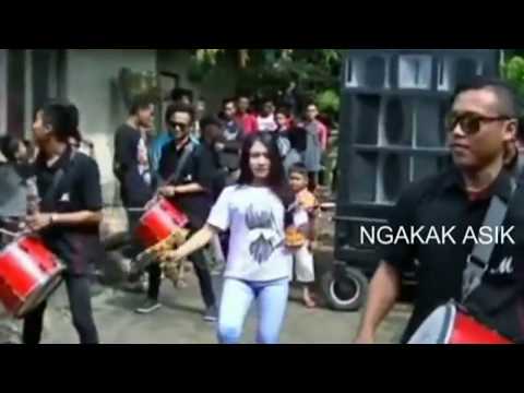 CEWEK INI LAGI JOGET GAES, Lihat deh udah Cantik jago lagi.