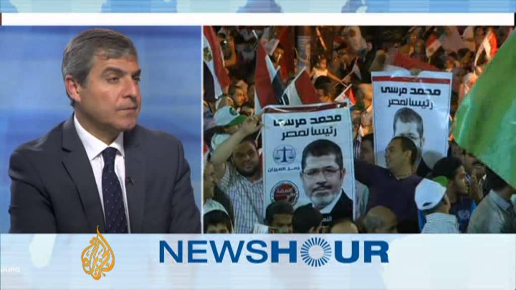 مرسي يمثل أمام المحكمة بتهمة التحريض على القتل