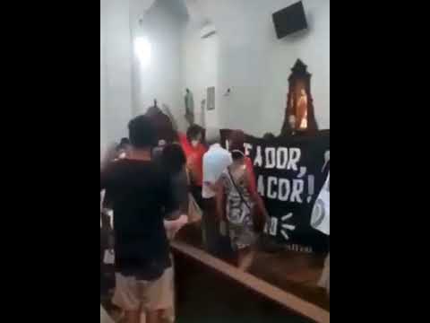 Vereador de Curitiba lidera invasão a igreja em Curitiba