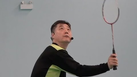 Badminton Hitting Skills For Beginners-How To Do The Most Powerful Backhand Clear "The Wave"