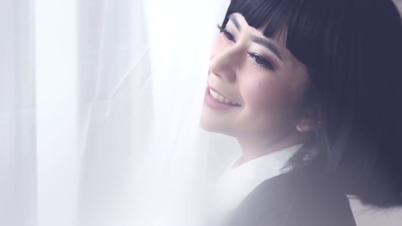 Thavita - Hanya Teman Saja (Official Music Video)