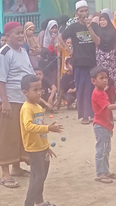 emak2 bahagia anaknya main lato2 ketimbang HP #shorts #subscribe #viral