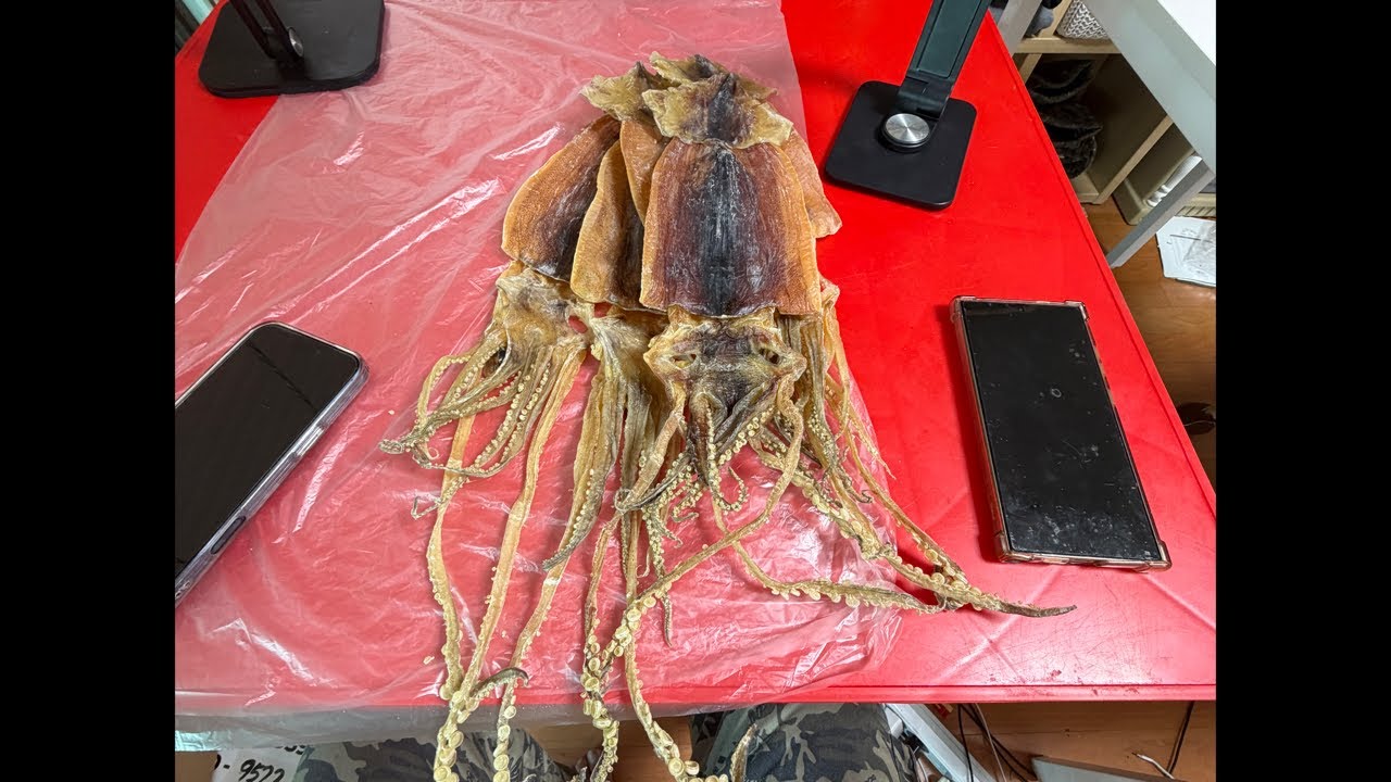 포항 죽도시장 에서 건어물 수산물 식품들을 생방송으로 판매하는 독도사랑 생방송 판매 입니다