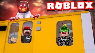 SURVIVE IN A HORROR TRAIN in ROBLOX (STORY)