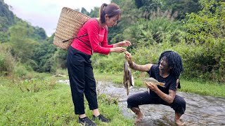 Dig tubers to sell at the market - The forest people catch fish for me - life is so peaceful