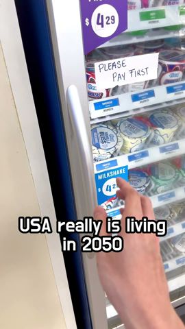 Milkshake-making robot at a convenience store in USA 🇺🇸🥤 #usa #america #mukbang