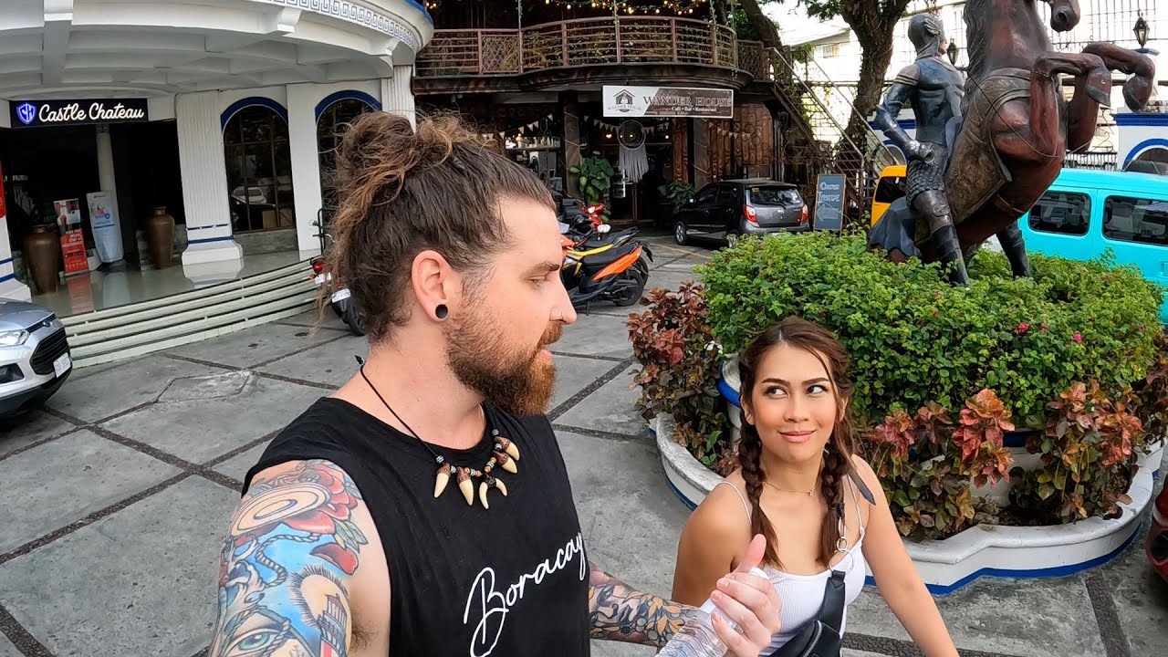 $22 Castle Hotel in The Philippines (Iloilo) 🇵🇭