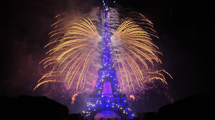 La Fête nationale française - Paris - Tour Eiffel - 14 juillet 2017 (Feu d'artifice)