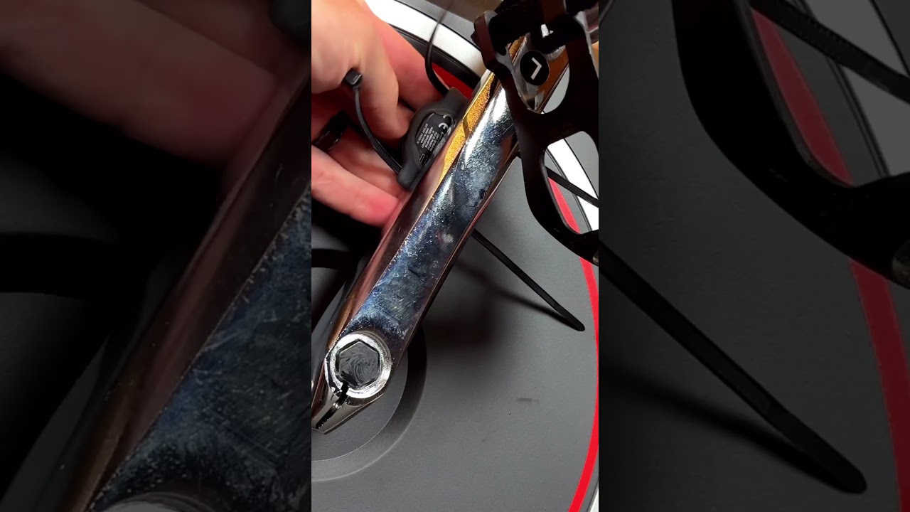 Установка датчика каденса на спин-байк 