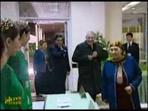 Berdimuhamedowlar ses berdiler / Turkmen president at poll station