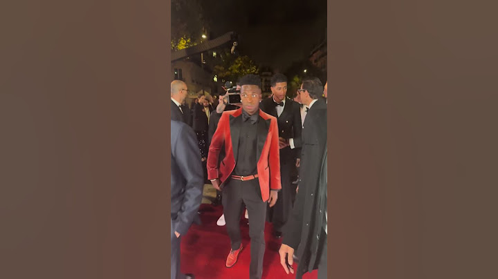 🇧🇷L'arrivée de Vinicius Jr pour la cérémonie du Ballon d'Or 2023 #shorts#football#ballondor#vinicius