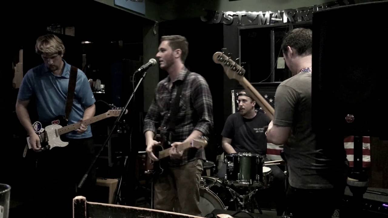 Modern Crowds - I Don't Mind [Live @ The Chubby Pickle]