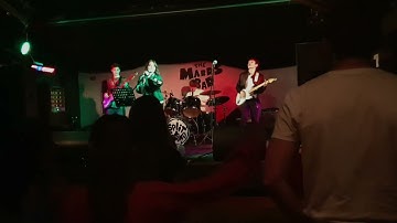 18 Reach Out - Split Second