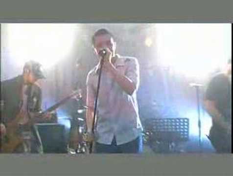 在 YouTube 上观看 Alive (live @ 19 East) - Bamboo 在 YouTube 上观看 Alive (live @ 19 East) - Bamboo