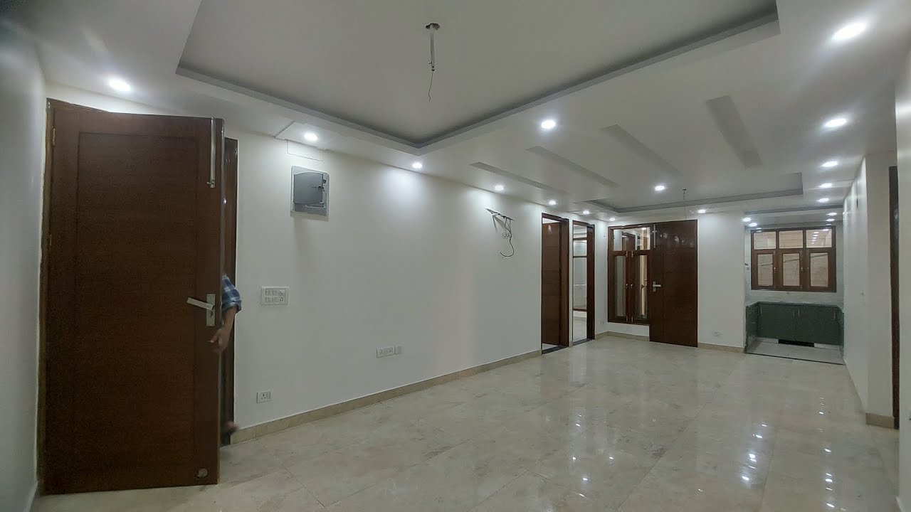 For Sale 4BHK 200Gaz 2nd-F Car-P Lift M-Kitchen Hall 3Side Open Flat 3Balcony 3T 3B Mob : 9718805122