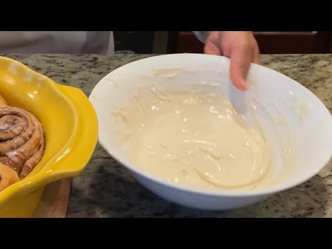 El mejor glaze de queso crema para roles de canela