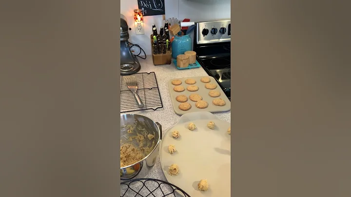 Pampered Chef Stoneware baking cookies with Lisa R...