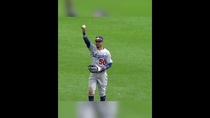When Mookie Betts gave this fan his bat 👏