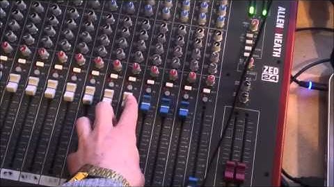 Electronic jam on MPC 2000, Blofeld, Alpha Juno, Microzwerg, MFB 522, DX100, Monotron