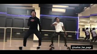 tushar teaching varun Dhawan ❤ dance l tushar shetty 😘l choreographer l best dancer 😍