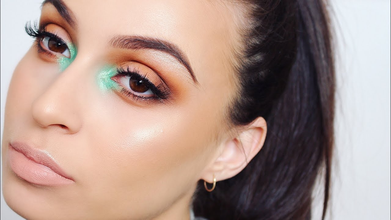 Smokey eye with BOLD, BLOWN OUT inner corner