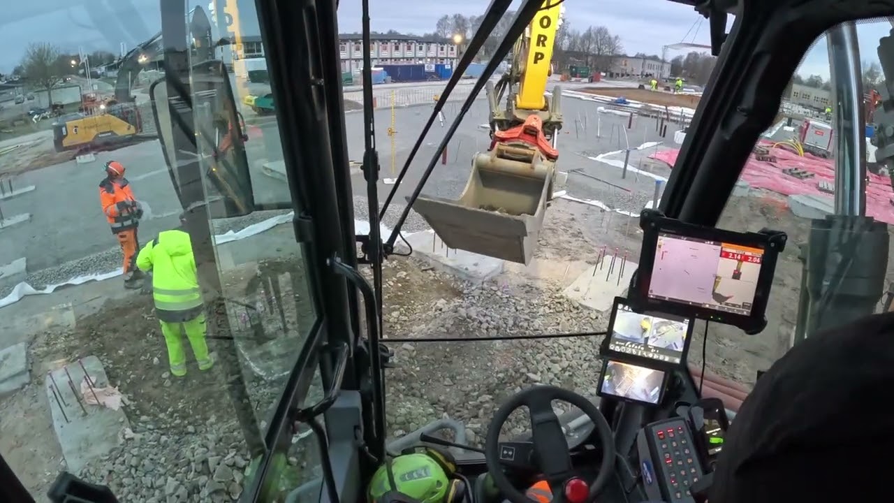 #144 Liebherr 916 Compact doing just some quick terracing and digging to lay down sewer pipes ✌