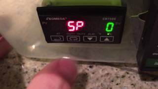 How to select a program to run on Omega 7500 controller