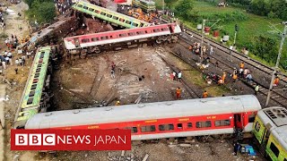 インドの列車事故、現場のドローン映像