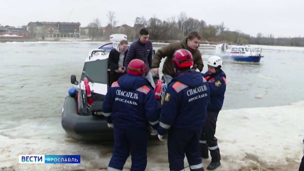 Мчс россии паводок. МЧС наводнение. Паводок МЧС. МЧС России наводнения спасатель. Паводок учениz.