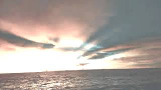 Awan berwarna keren bahan video polos untuk editing
