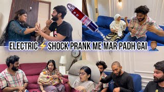 Electric Shock Diya Sabko Or Mar Padh Gai ☹️ | Electric Shock Prank | Fokats | Abresh & Zeeshan