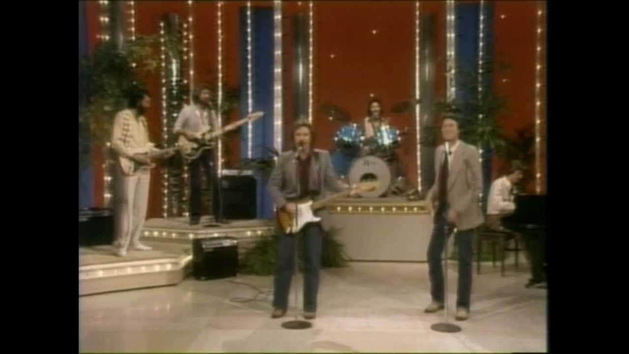 Смотреть «The Dirt Band - An American Dream (1979) Audio With Linda Ronstadt - Video 1980» на YouTube Смотреть «The Dirt Band - An American Dream (1979) Audio With Linda Ronstadt - Video 1980» на YouTube