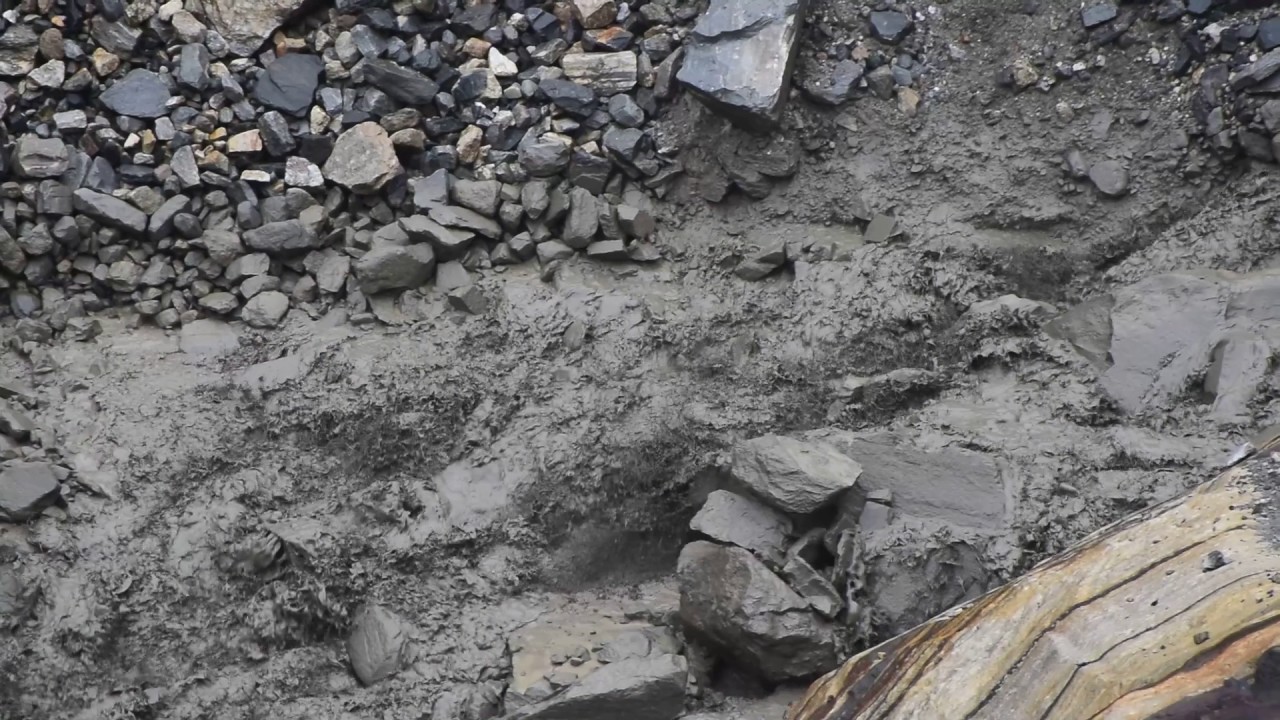 Flash Rocks Floating rocks in powerful flash flood captured in camera - YouTube