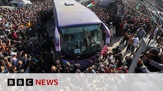Almost 2000 Palestinian prisoners and detainees return to Gaza and West Bank BBC News