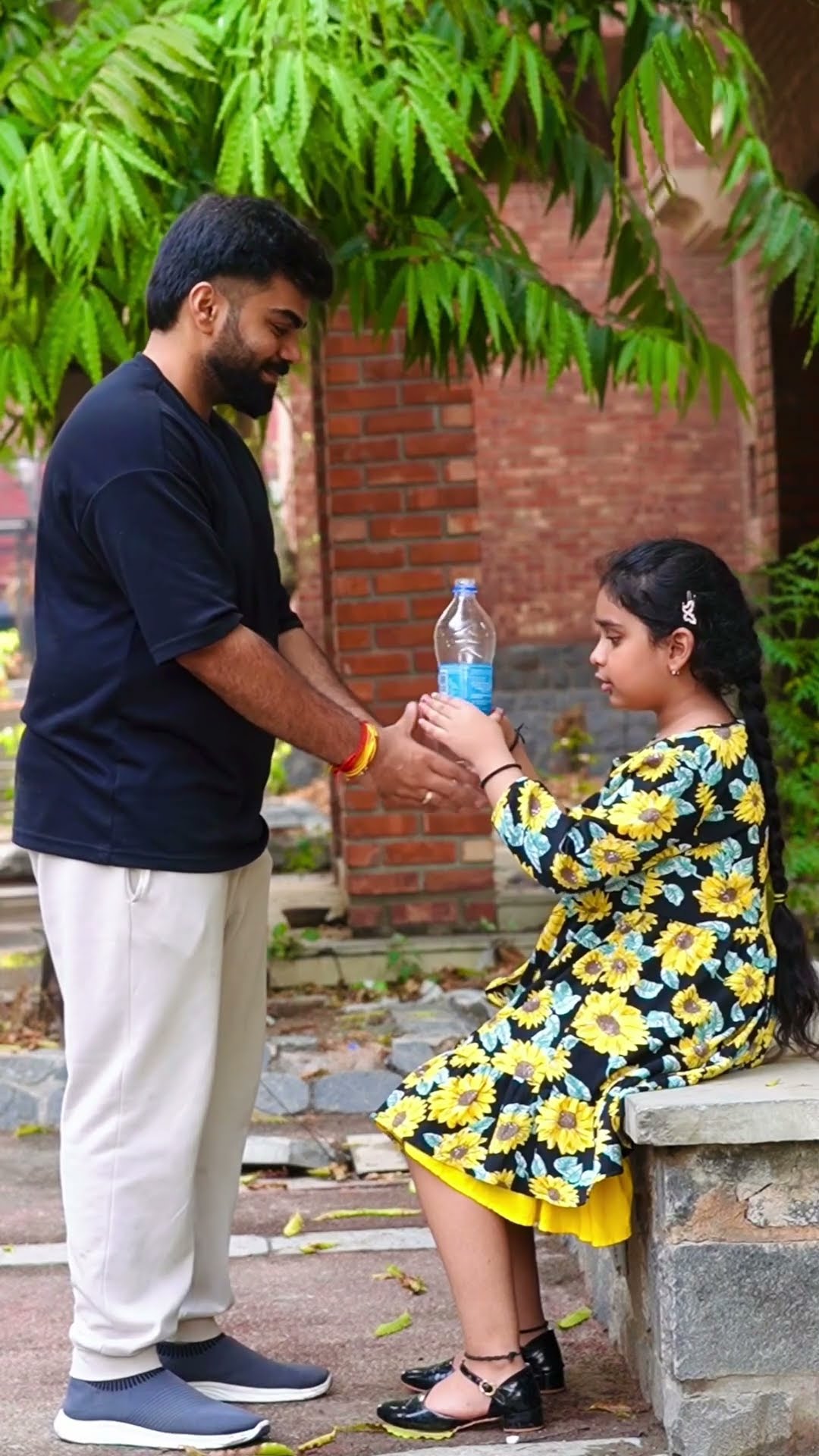 Kashvi nai gaurav ko pani pilaya #shorts #youtubeshorts #gauravaroravlogs